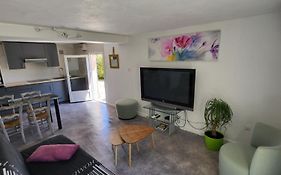 Jolie T2 Independant Dans Une Villa